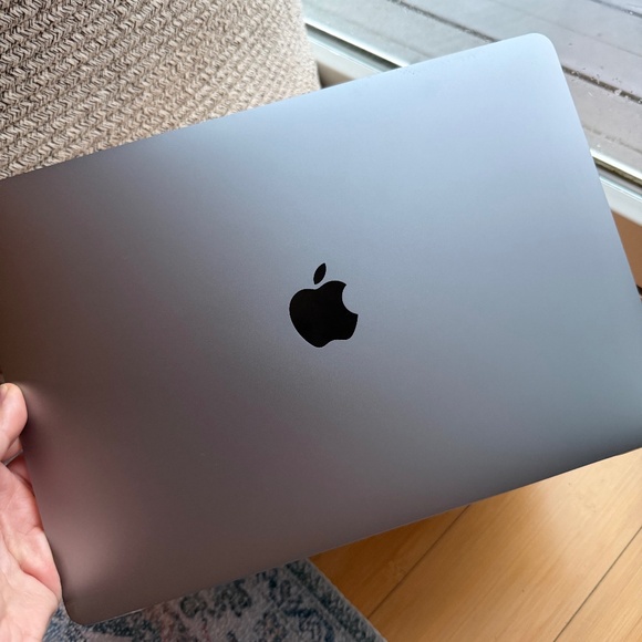 MacBook Air gray 2020 - Picture 1 of 6